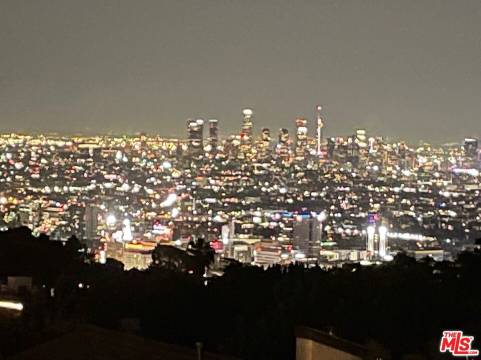 https://media.crmls.org/mediaz/543aca95-50b7-4022-91d5-c887146703cb.jpg?preset=X-Large