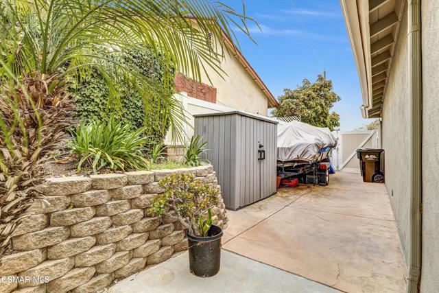 103 W Janss Road, Thousand Oaks CA: https://media.crmls.org/mediaz/543b2fb5-0edf-46d9-becd-33aa5b89bfdb.jpg
