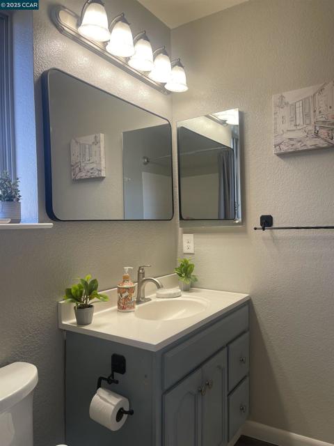 1011 Amanda Cir, Brentwood CA: https://media.crmls.org/mediaz/543b8da6-e9f0-4c11-99b8-3b504e35e347.jpg