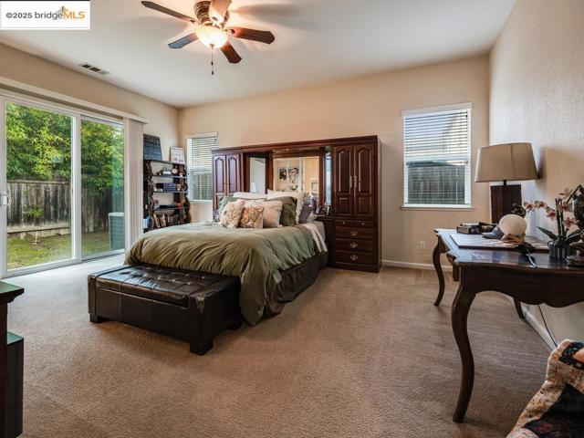10 Da Vinci Ct, Oakley CA: https://media.crmls.org/mediaz/543d4feb-1bbd-4fb2-b974-e0baee1e6b31.jpg