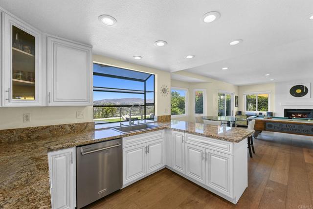 Detail Gallery Image 28 of 59 For 825 Robert Ln, Encinitas,  CA 92024 - 4 Beds | 3 Baths
