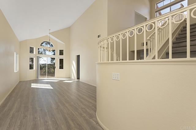 Detail Gallery Image 4 of 39 For 1439 Genoa Drive, Vista,  CA 92081 - 3 Beds | 2/1 Baths