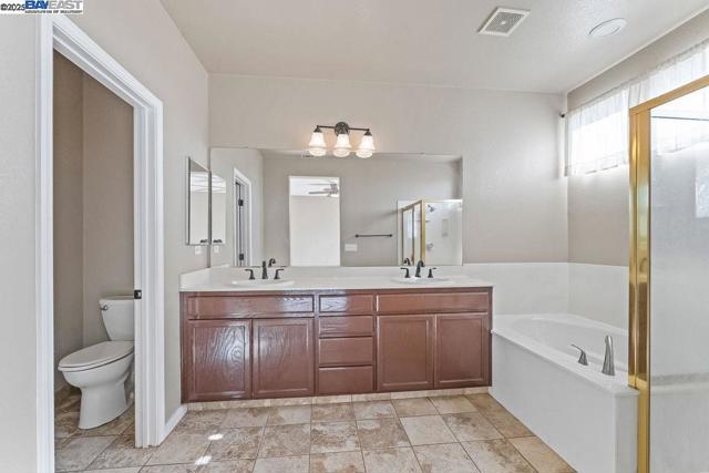 907 MAGGIORE LANE, Manteca CA: https://media.crmls.org/mediaz/543e84f6-dd7b-42cd-a9f1-a5d305ccb033.jpg