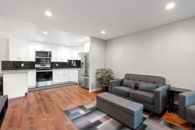 Detail Gallery Image 6 of 28 For 745 E Bradley Ave #33,  El Cajon,  CA 92021 - 2 Beds | 1 Baths