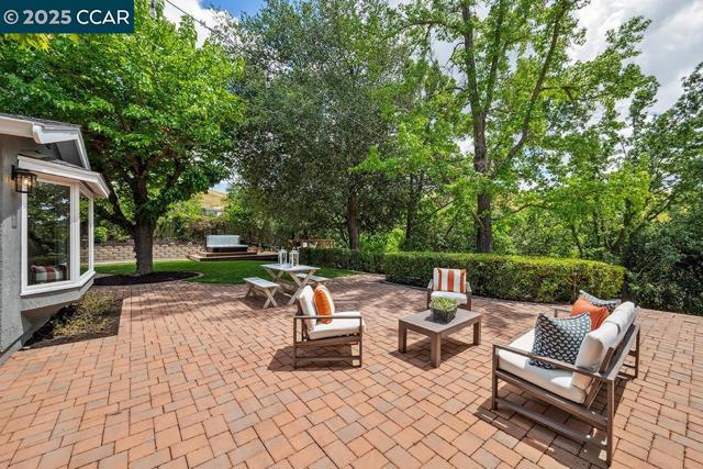 3159 Lucas Dr, Lafayette CA: https://media.crmls.org/mediaz/543fd45b-848d-4b29-b37b-f31178afef8d.jpg