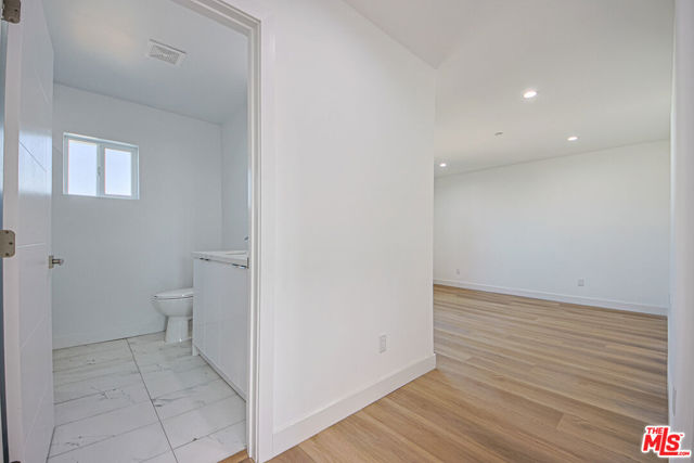 954 N Kingsley Drive, Los Angeles CA: https://media.crmls.org/mediaz/54400619-e875-40f3-b883-9ae78e30eb28.jpg