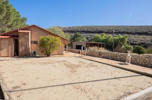 33900 Fabry Road, Soledad CA: https://media.crmls.org/mediaz/54401279-2de4-44be-8b88-8be220cc2175.jpg