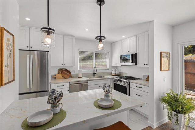 4617 Westridge Dr, Oceanside CA: https://media.crmls.org/mediaz/54401fbc-08e8-47ab-ba42-6928c0b7992e.jpg