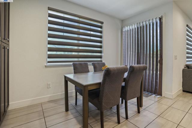 1205 S Ross Ct, Mountain House CA: https://media.crmls.org/mediaz/54402ee8-9398-4ec3-a24a-7f4488846e4a.jpg