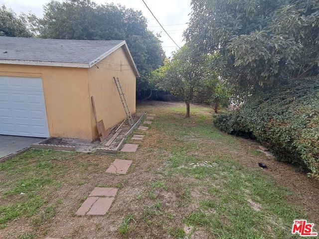 1048 W 125th Street, Los Angeles CA: https://media.crmls.org/mediaz/5440776f-9766-42c0-a090-70c3c2251dab.jpg