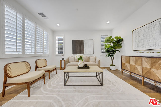 19 Linden Lane, Temple City CA: https://media.crmls.org/mediaz/5440a164-4943-4b3b-8e62-db6046fc6738.jpg