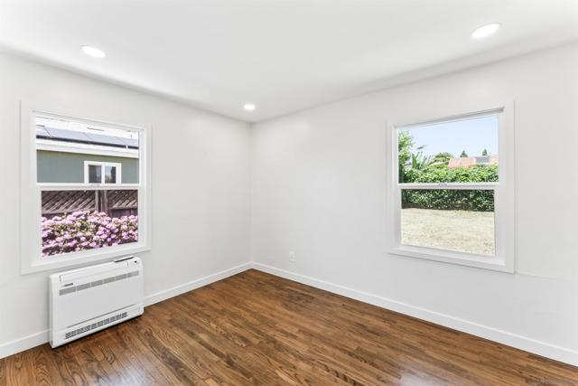 709 4th AVE, Chula Vista CA: https://media.crmls.org/mediaz/5440ba09-5348-4532-ae1b-4e5a481dab9a.jpg