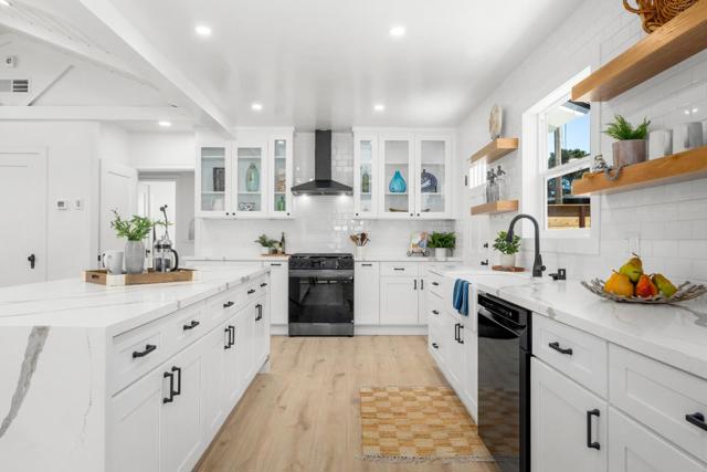 148 Reed Way, Santa Cruz CA: https://media.crmls.org/mediaz/544109f8-e0d0-4e86-b5a3-93e71e4c04c7.jpg