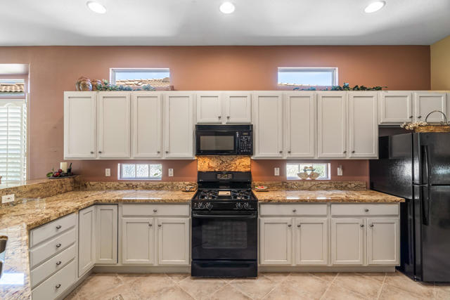 80435 Muirfield Drive, Indio CA: https://media.crmls.org/mediaz/54412bad-fde8-4493-9907-8112462d9bd2.jpg