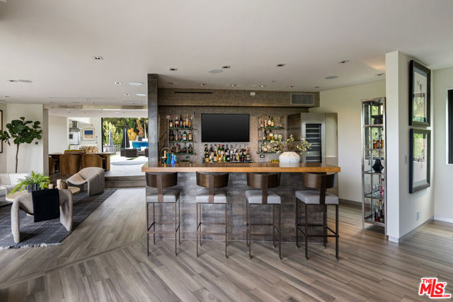 5751 Valley Oak Drive, Los Angeles CA: https://media.crmls.org/mediaz/54413f8a-d523-4048-829f-ff428f4eeaa5.jpg