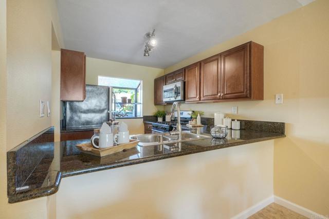 220 S Shorehang Lane, Encinitas CA: https://media.crmls.org/mediaz/54415f7a-6da6-4132-bba9-61c388ff6744.jpg