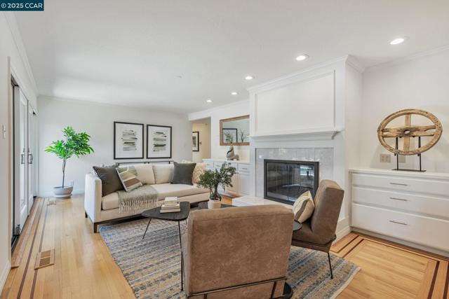 3180 Arbolado Dr, Walnut Creek CA: https://media.crmls.org/mediaz/54416325-791b-4f93-ad6d-bd143e8e71ed.jpg