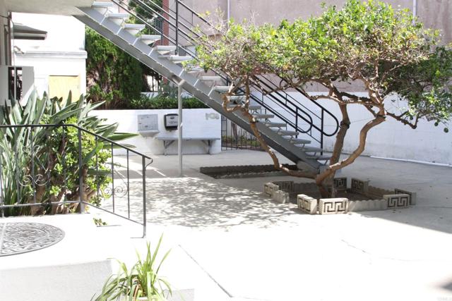 1815 Greenfield, Los Angeles CA: https://media.crmls.org/mediaz/5441928b-afcf-4af1-951d-ef9dc11f80a2.jpg