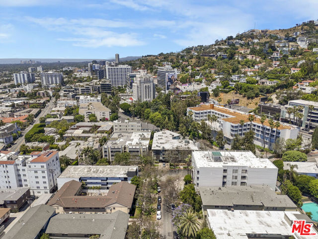 8231 De Longpre Avenue, West Hollywood CA: https://media.crmls.org/mediaz/5441cf8b-c846-4d5a-813a-6686624e8542.jpg