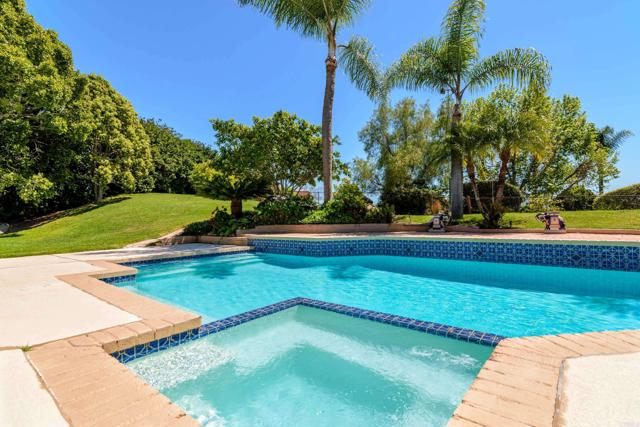 341 Pico De La Loma, Escondido CA: https://media.crmls.org/mediaz/5441daea-46cd-4635-9995-876baad85045.jpg