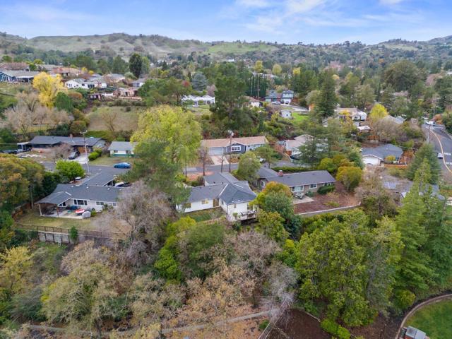 2660 Ross Place, Walnut Creek CA: https://media.crmls.org/mediaz/5441f57b-ff1d-45d1-8f9e-d63d3f54780b.jpg