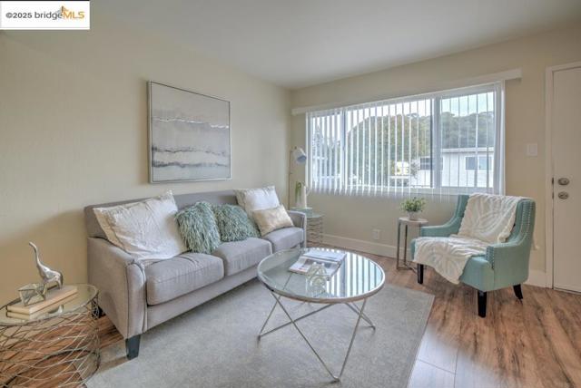 399 Schafer Rd, Hayward CA: https://media.crmls.org/mediaz/544202b4-681f-4e50-92f9-7c8d136ba233.jpg
