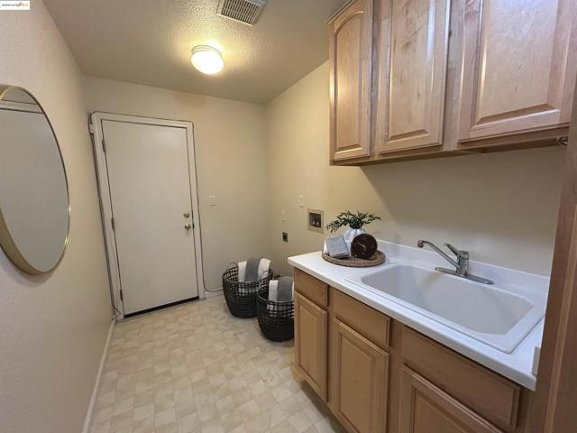 8040 Kelok Way, Clayton CA: https://media.crmls.org/mediaz/54422cda-b899-4f55-8c35-dbbde18d676b.jpg
