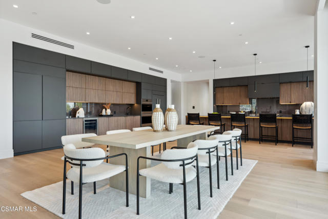 461 Lake Sherwood Drive, Lake Sherwood CA: https://media.crmls.org/mediaz/5442afcd-7c37-4193-90d5-71feb16fbdb2.jpg