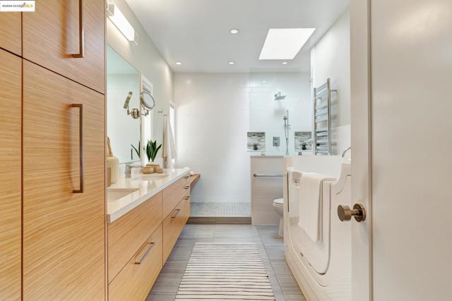 6330 Swainland Rd, Oakland CA: https://media.crmls.org/mediaz/544325ee-98a0-4993-9aa0-9061dc07e5f8.jpg