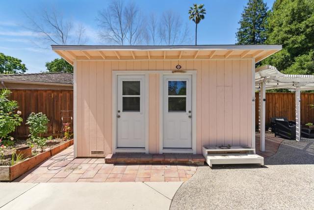 41 Regent Place, Palo Alto CA: https://media.crmls.org/mediaz/54437b0d-276c-49c6-9788-be6946c4f100.jpg