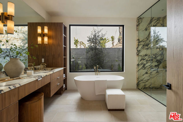 1525 Marlay Drive, Los Angeles CA: https://media.crmls.org/mediaz/5443c022-1955-4c68-97a6-1ae26e7830bb.jpg