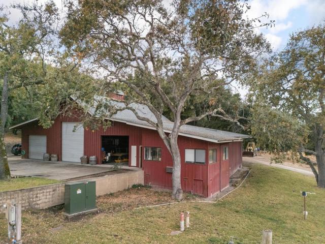 18190 Cachagua, Carmel Valley CA: https://media.crmls.org/mediaz/5443c703-3556-4d96-b60d-fc418d54f985.jpg