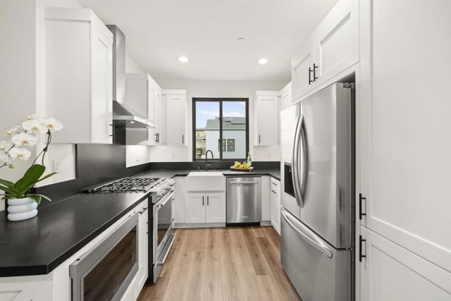 Detail Gallery Image 6 of 42 For 1303 Bergamo #201,  Encinitas,  CA 92024 - 2 Beds | 1/1 Baths