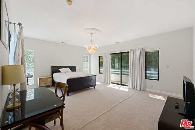 15656 Crownridge Place, Sherman Oaks CA: https://media.crmls.org/mediaz/54454ae2-00b0-414b-9980-9f442419a97d.jpg