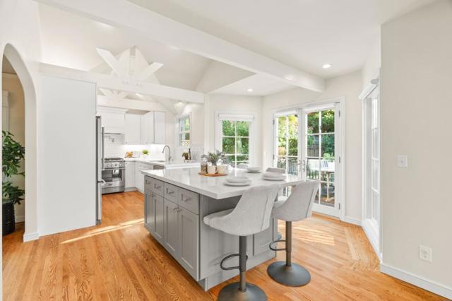 1547 Columbus Avenue, Burlingame CA: https://media.crmls.org/mediaz/54456af9-bb8d-41c1-8bfa-165933279bb0.jpg