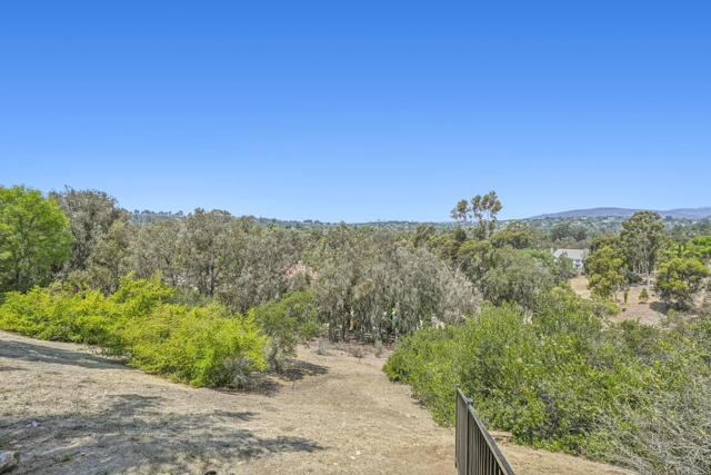 431 Flores de Oro, Rancho Santa Fe CA: https://media.crmls.org/mediaz/544581d9-f1f7-4885-840f-56f0cf019f75.jpg