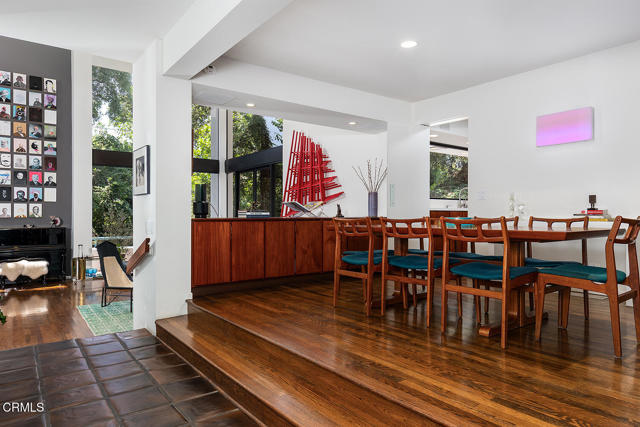 1055 Sherwood Road, San Marino CA: https://media.crmls.org/mediaz/5445a3cf-706d-417d-9964-ca23557163c7.jpg