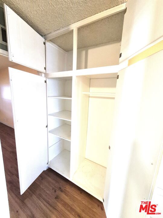 2501 W Redondo Beach Boulevard, Gardena CA: https://media.crmls.org/mediaz/5445e417-80d5-489d-a0e6-2a828381c94a.jpg