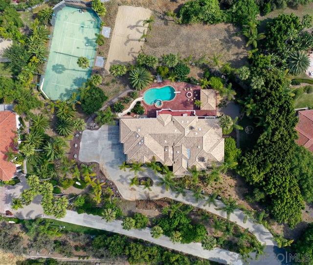 7302 Vista Rancho Ct., Rancho Santa Fe CA: https://media.crmls.org/mediaz/54460bc0-39bd-4acd-8071-e38d39cf58a1.jpg
