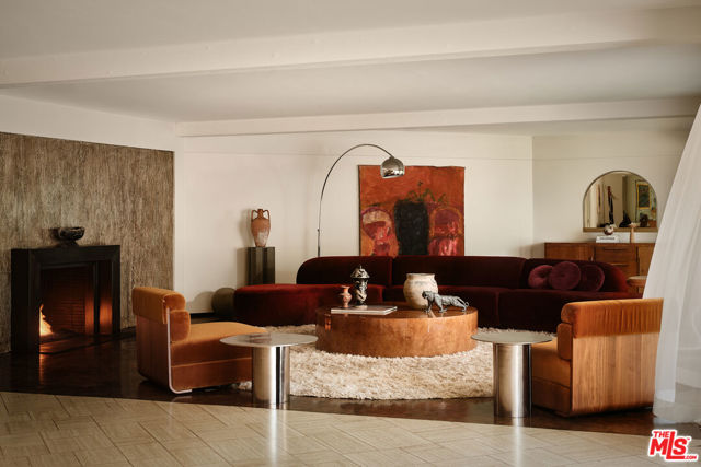 1117 N Beverly Drive, Beverly Hills CA: https://media.crmls.org/mediaz/5446bc6a-571c-438e-a2bc-6733b0c3a466.jpg