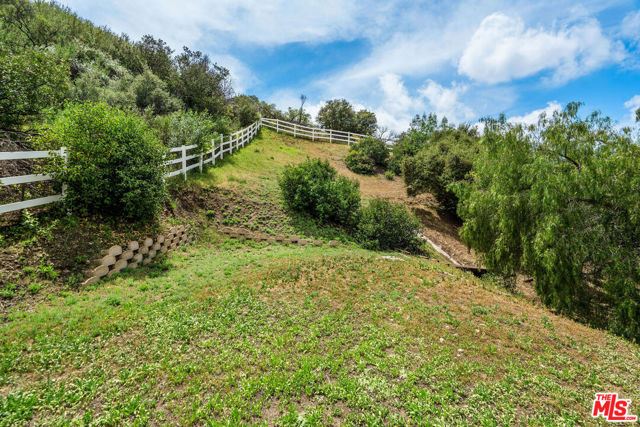 204 Bell Canyon Road, Bell Canyon CA: https://media.crmls.org/mediaz/5446d86a-2ecb-4f01-aea0-c213bc4c76b7.jpg