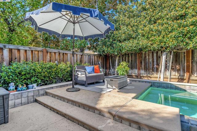 1517 Rampart Way, Brentwood CA: https://media.crmls.org/mediaz/54476063-7c75-4362-94b6-01e4ddf7d2d9.jpg