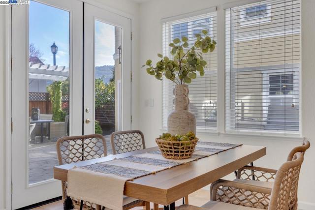 1508 Whispering Oaks Way, Pleasanton CA: https://media.crmls.org/mediaz/5447680b-83c3-41d9-85eb-bb10568624e7.jpg