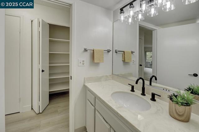 3350 Rossmoor Pkwy, Walnut Creek CA: https://media.crmls.org/mediaz/54478961-d4bc-44ba-a3a9-99924b43852a.jpg