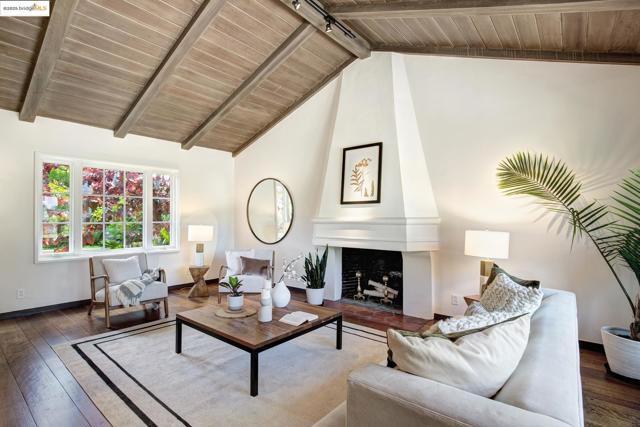 6257 Girvin Dr, Oakland CA: https://media.crmls.org/mediaz/54479d63-ebc8-49bb-9741-438c7fea7408.jpg