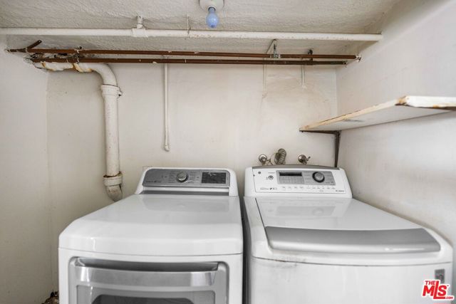 5229 Balboa Boulevard, Encino CA: https://media.crmls.org/mediaz/5447bb40-069d-499c-a4b4-611cf3927487.jpg