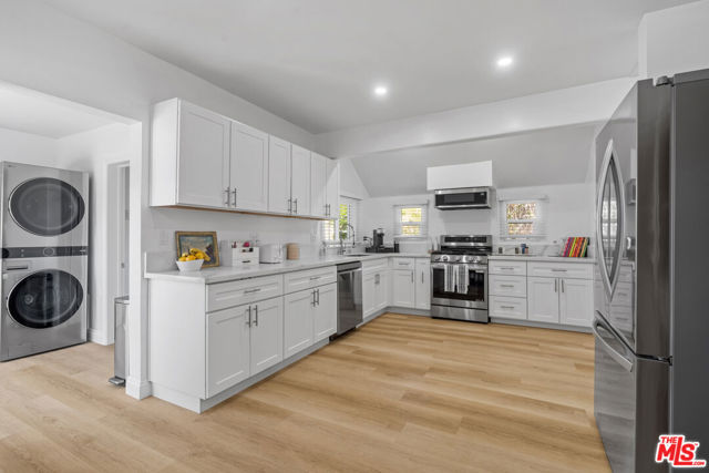 1848 19th Street, Santa Monica CA: https://media.crmls.org/mediaz/5447ce14-875c-404b-9291-2daaf93f10bb.jpg