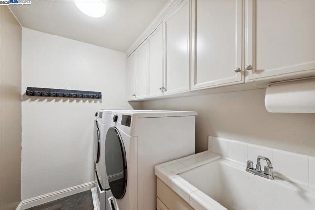 3761 SMALLWOOD COURT, Pleasanton CA: https://media.crmls.org/mediaz/5447f8e0-b7cb-478b-a865-39c27e40dd32.jpg