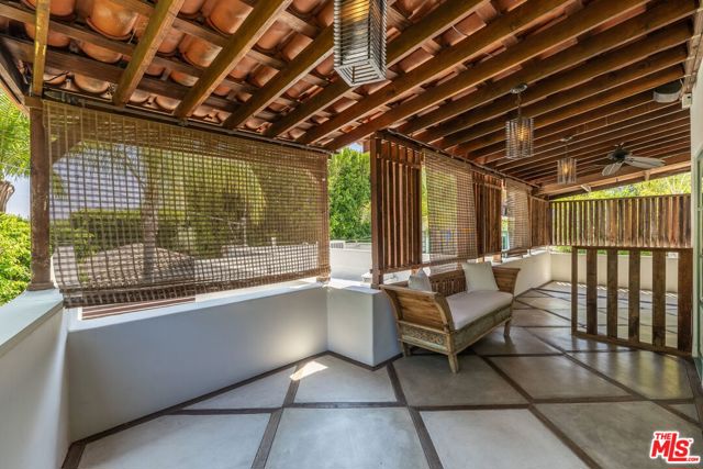 8249 Marmont Lane, Los Angeles CA: https://media.crmls.org/mediaz/5447fe99-b92d-4a67-9077-1a03cc7e7880.jpg
