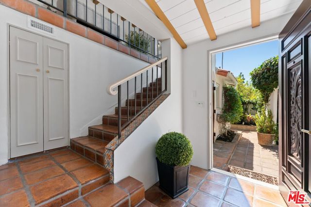 10320 Mississippi Avenue, Los Angeles CA: https://media.crmls.org/mediaz/54488191-0281-472b-8f1e-1b7bdc87aaf5.jpg